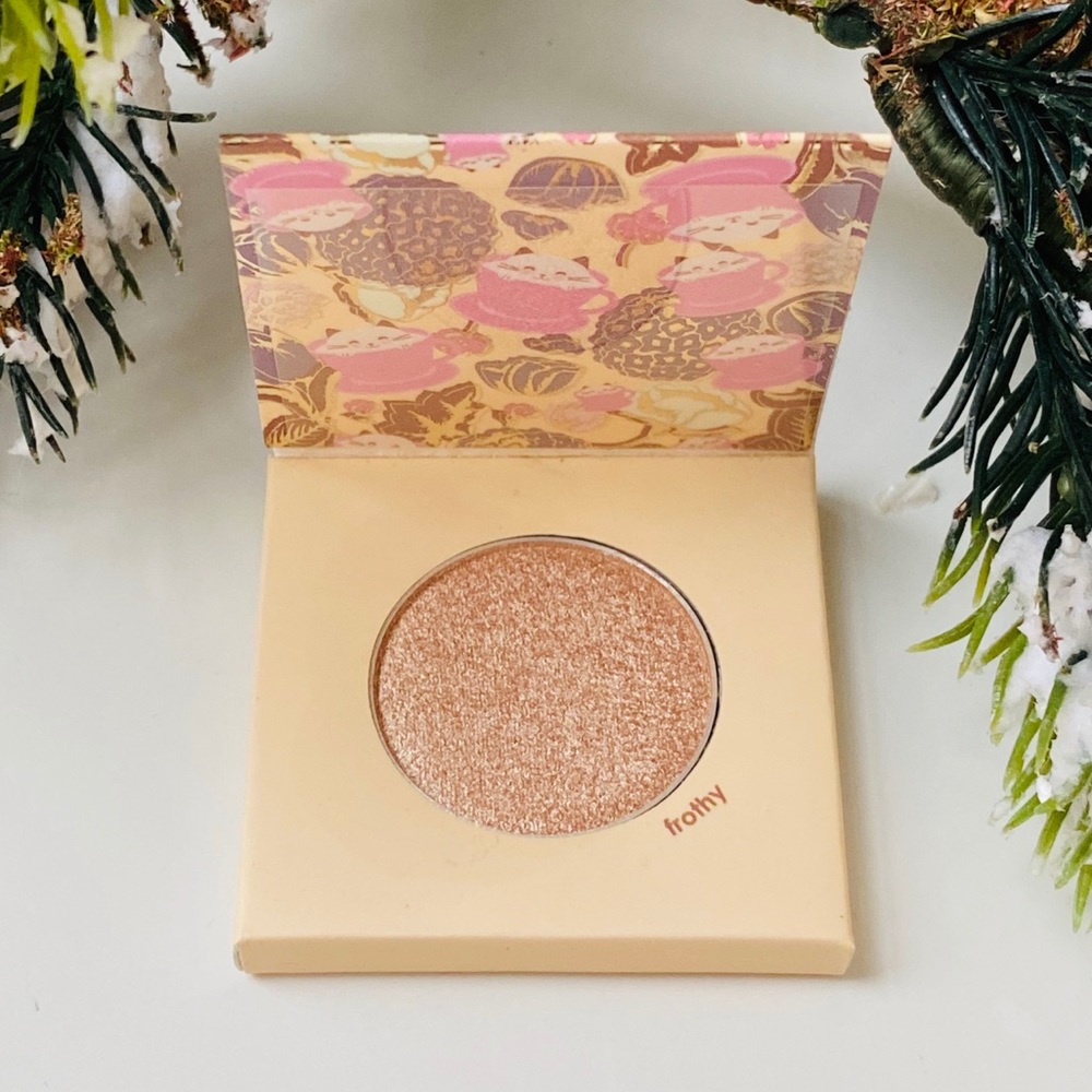 Winky Lux Eye Shadow in Frothy